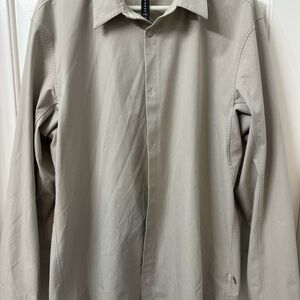 Women’s Dress Shirt: Lululemon